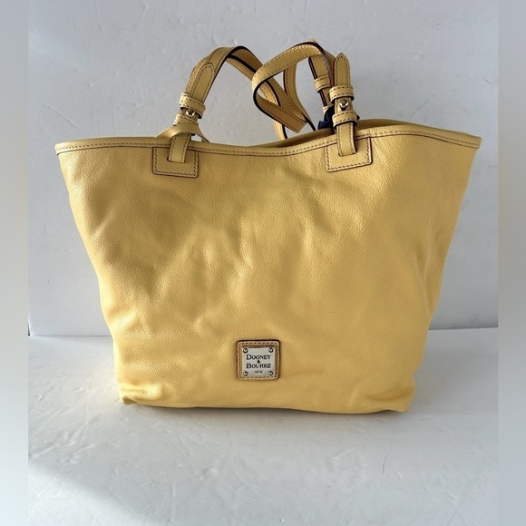 Dooney & Bourke NWT Medium East/West Pale Yellow Pebble Leather Tote - Picture 1 of 9